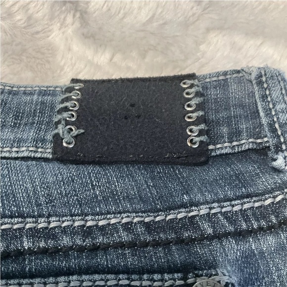 Antique Rivet Women’s Raw Hem Embellished Jeans Size 28 - Picture 8 of 15